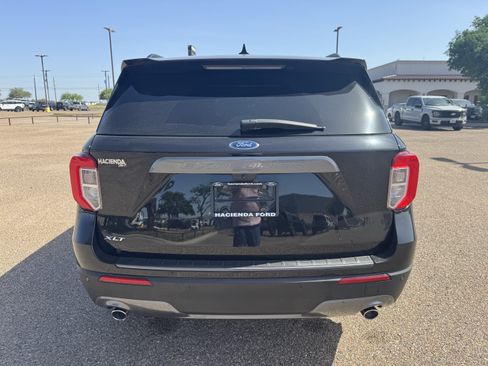 Used 2023 Ford Explorer XLT w/ Equipment Group 202A RWD image 3