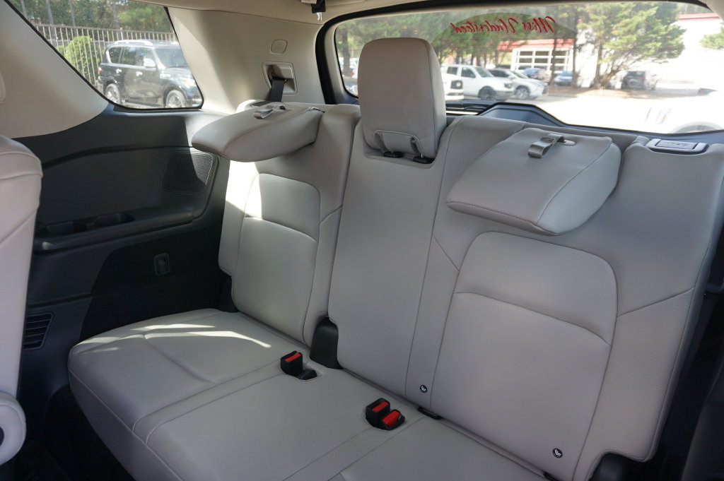 Used 2024 Nissan Pathfinder SL w/ SL Premium Package FWD image 17