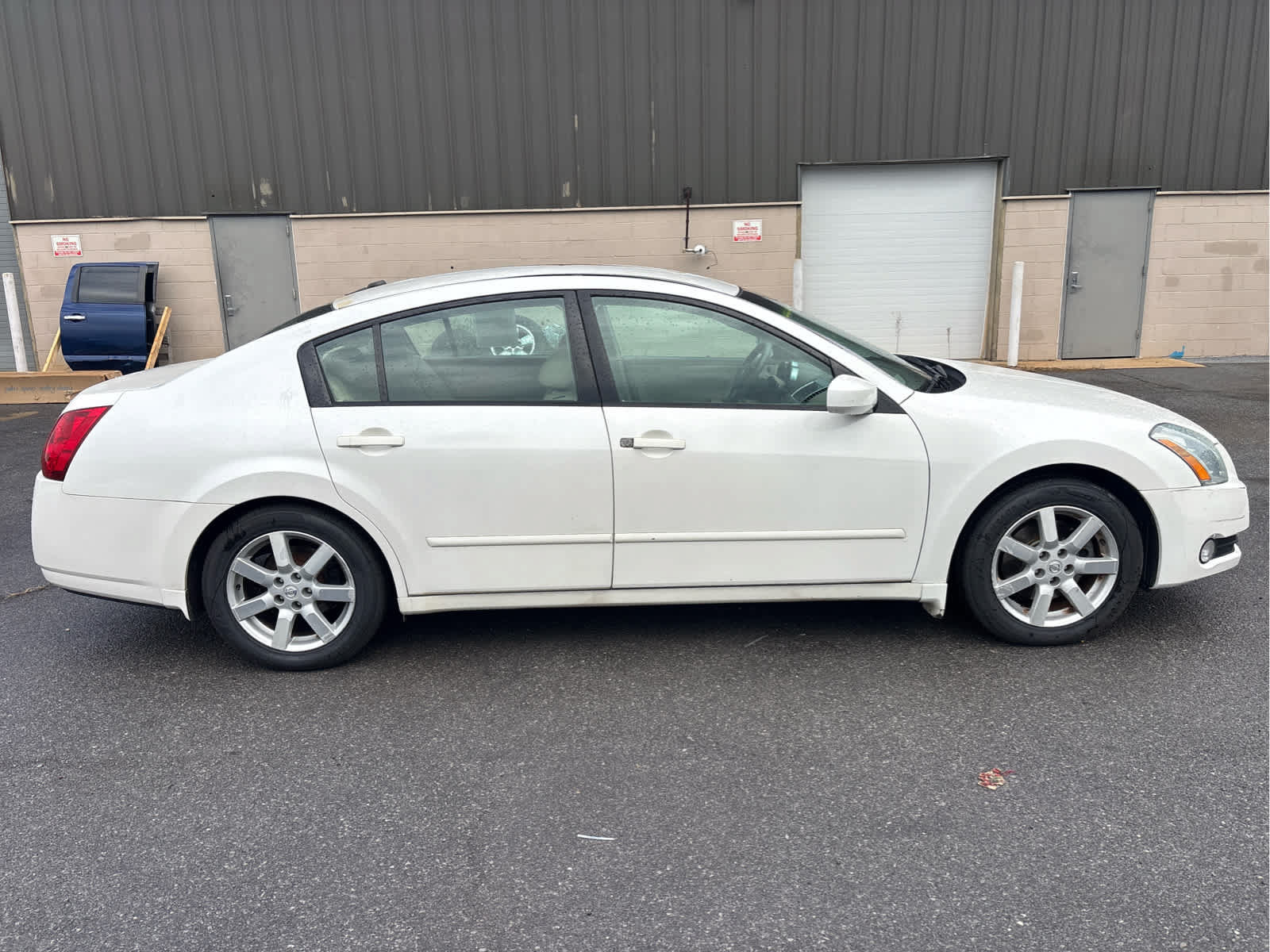 Used 2005 Nissan Maxima 3.5 SL w/ (S03) Driver Preferred Pkg FWD image 3