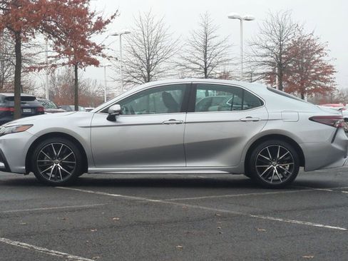 Used 2024 Toyota Camry SE image 9