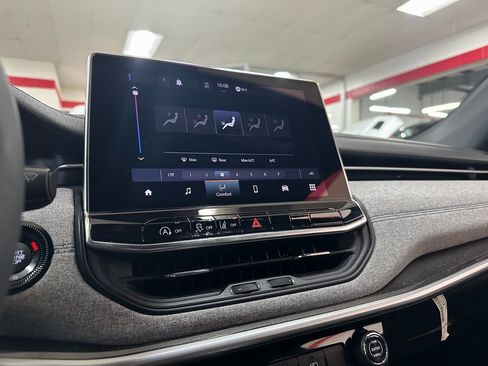 Certified 2023 Jeep Compass Latitude image 23