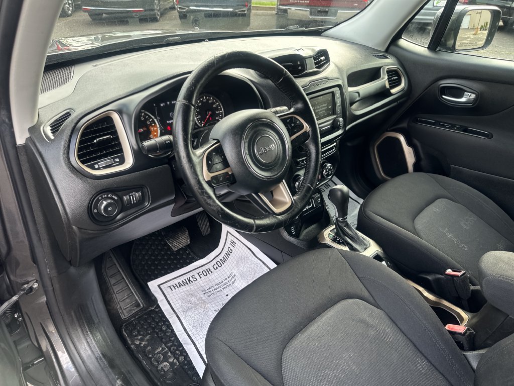 Used 2017 Jeep Renegade Latitude w/ Cold Weather Group AWD/4WD image 11