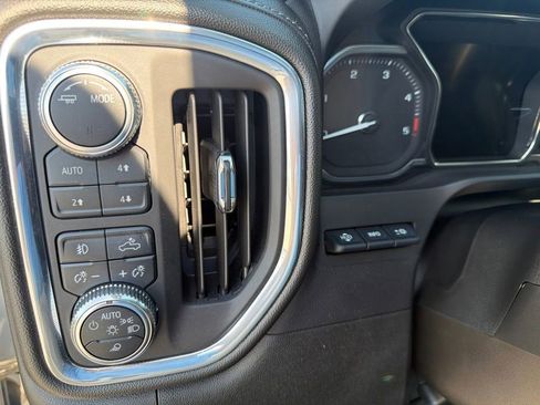 Used 2022 GMC Sierra 3500 Denali w/ Denali Ultimate Package AWD/4WD image 17