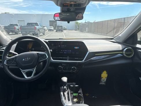 Used 2024 Chevrolet Trax ACTIV w/ Sunroof Package FWD image 11