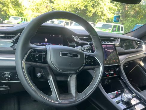 Used 2023 Jeep Grand Cherokee L Overland w/ MOPAR Finishing Package AWD/4WD image 17