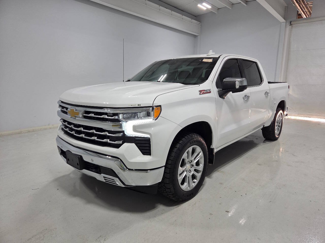Used 2023 Chevrolet Silverado 1500 LTZ w/ LTZ Convenience Package II AWD/4WD image 5