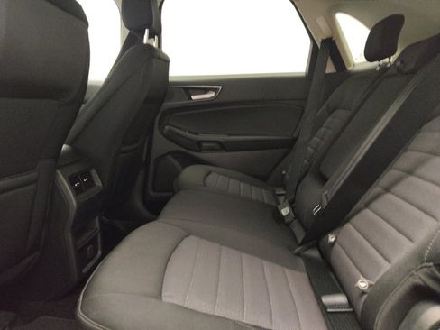 Used 2020 Ford Edge SE FWD image 18