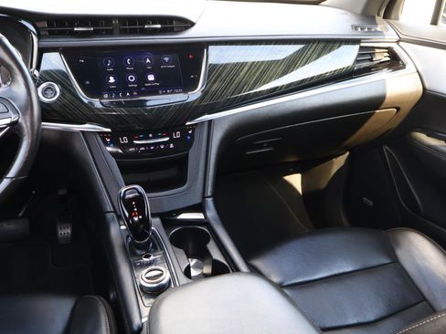 Used 2023 Cadillac XT6 Premium Luxury image 17