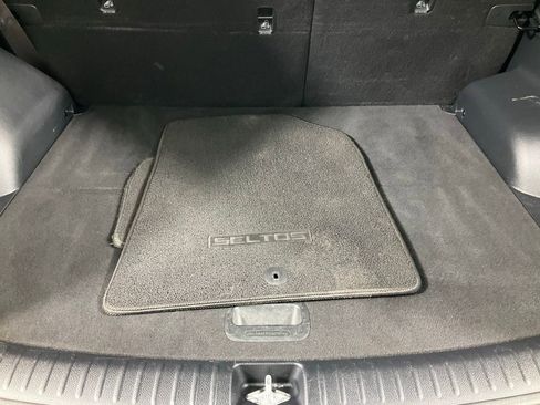 Certified 2021 Kia Seltos LX image 27