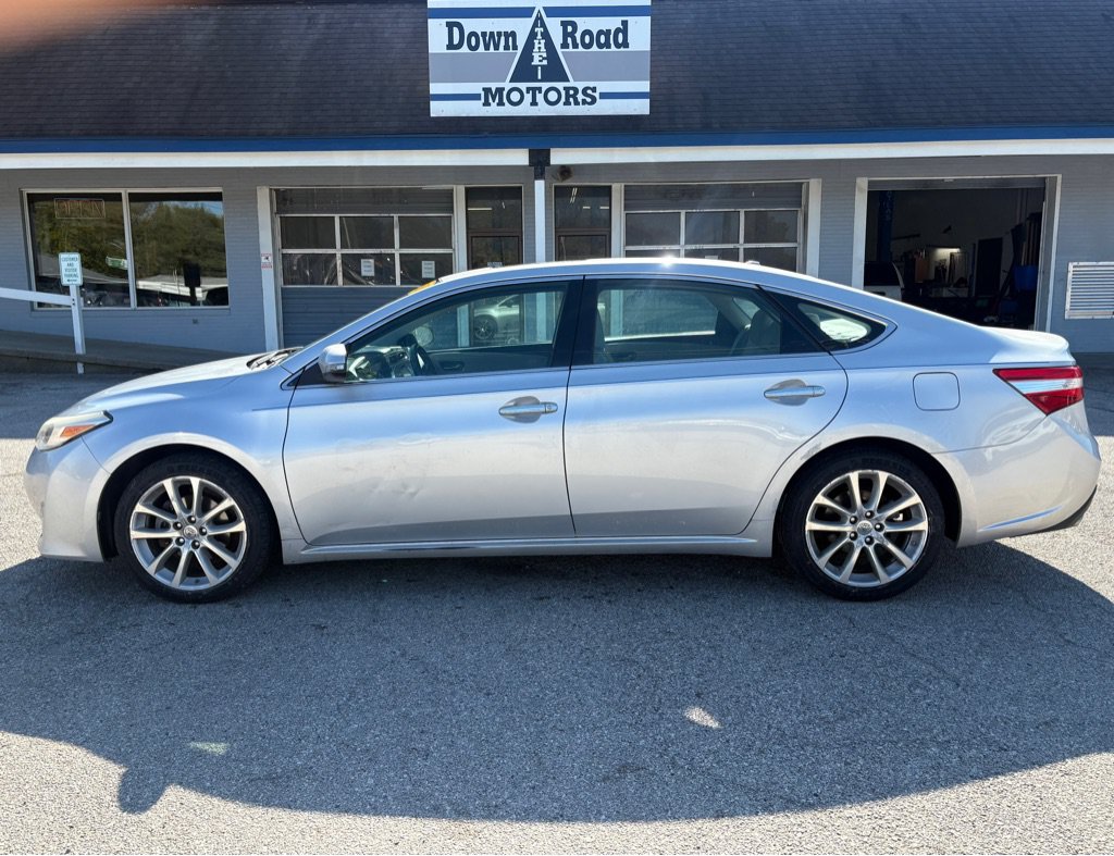 Used 2013 Toyota Avalon XLE Touring FWD image 2