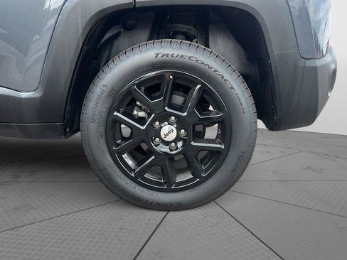 Used 2022 Jeep Renegade Latitude AWD/4WD image 13