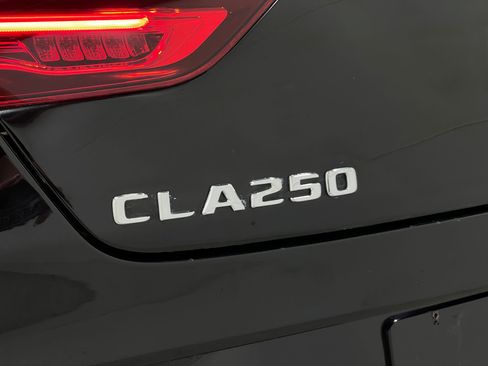 Used 2022 Mercedes-Benz CLA 250 4MATIC image 39