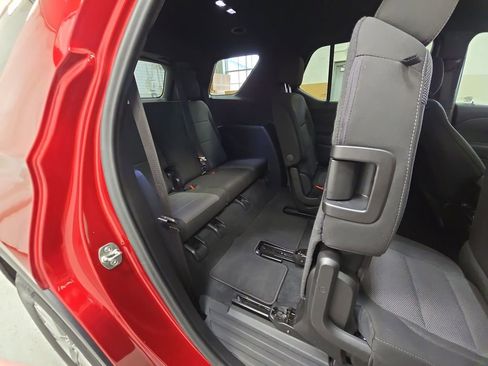 Used 2023 Chevrolet Traverse LT image 36