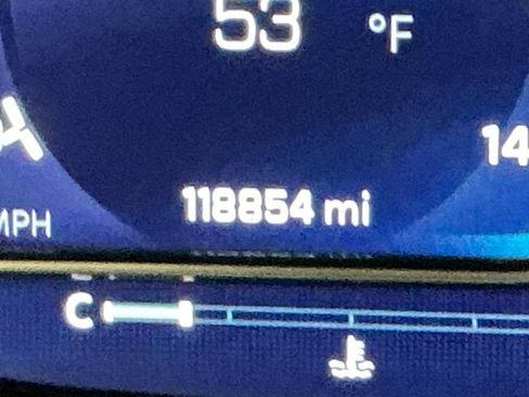 Used 2022 Chevrolet Suburban Z71 w/ Z71 Off-Road Package image 21