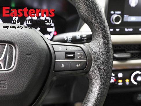 Used 2023 Honda HR-V LX image 16