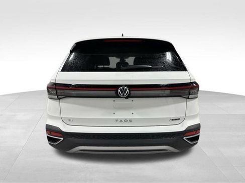 New 2026 Volkswagen Taos SE image 7