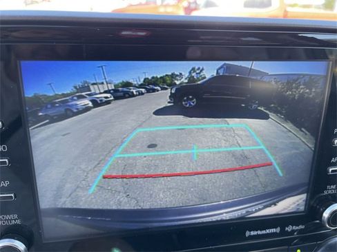 Used 2022 Toyota Highlander XLE image 17