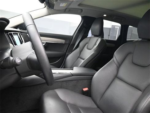 Used 2024 Volvo V90 B6 Cross Country Plus image 9