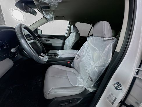 Used 2025 Honda Pilot EX-L image 11