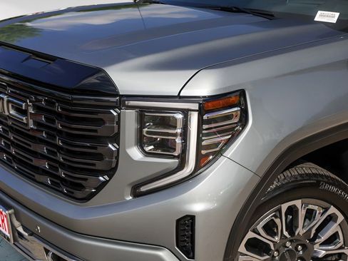 Used 2025 GMC Sierra 1500 Denali Ultimate AWD/4WD image 3