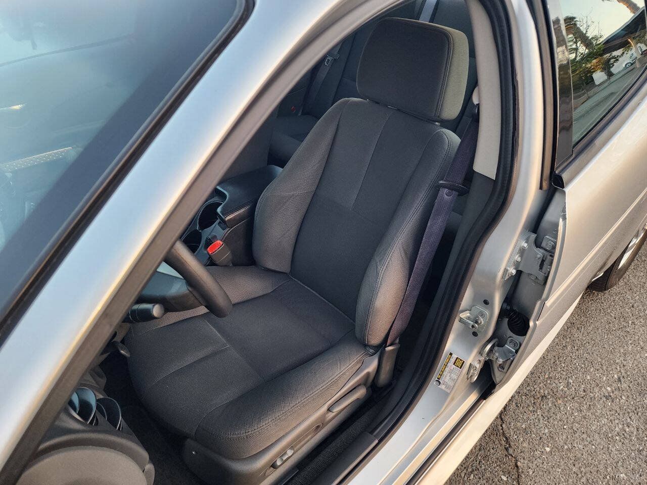 Used 2004 Pontiac Grand Prix GT w/ Drivers Package FWD image 32