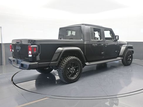Used 2025 Jeep Gladiator Sport image 6