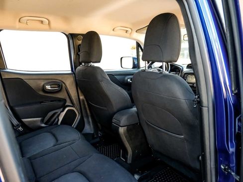 Used 2017 Jeep Renegade Latitude w/ Cold Weather Group image 33