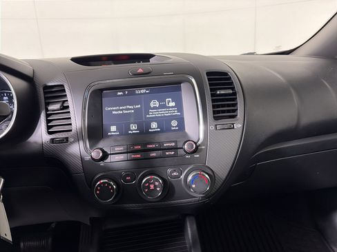 Used 2018 Kia Forte S image 21