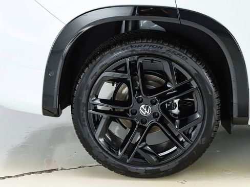 New 2026 Volkswagen Tiguan SE R-Line image 13