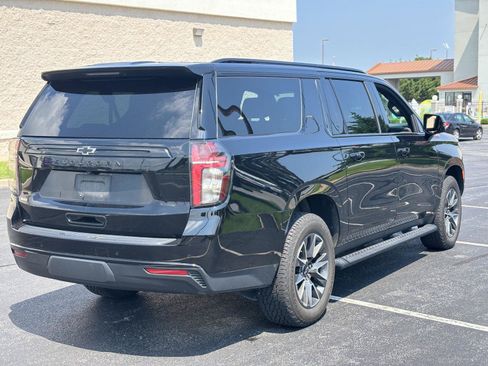 Used 2023 Chevrolet Suburban Z71 w/ Luxury Package AWD/4WD image 12