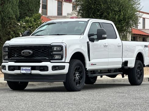 New 2026 Ford F250 Lariat w/ Black Appearance Package AWD/4WD image 8