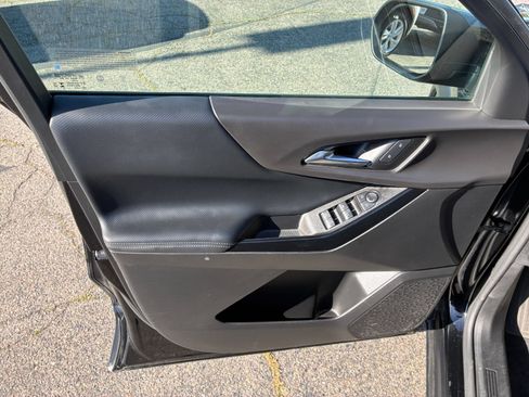Used 2025 Chevrolet Equinox LT FWD image 18