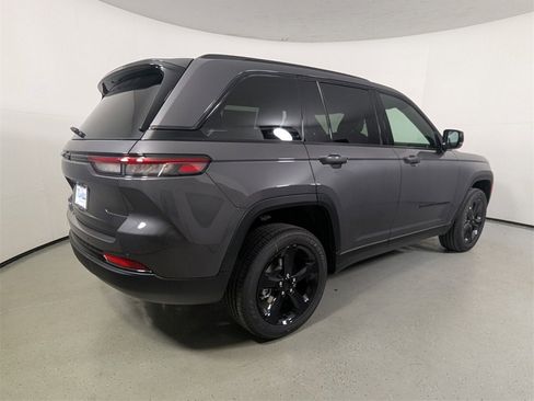 New 2025 Jeep Grand Cherokee Altitude image 7