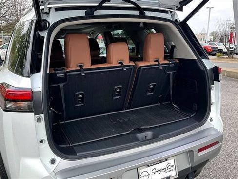 Certified 2025 Nissan Pathfinder Platinum w/ Cargo Package FWD image 33