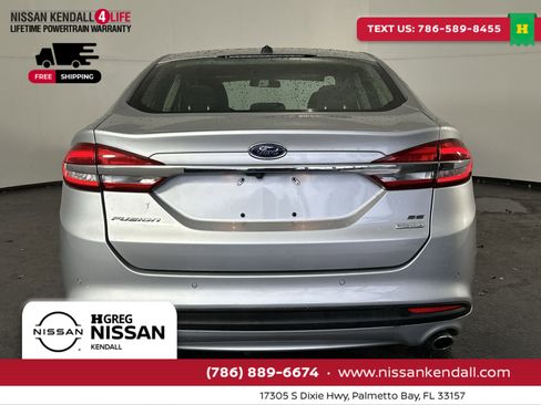 Used 2017 Ford Fusion SE w/ Fusion SE Technology Package image 10