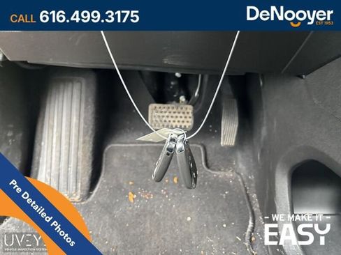 Used 2023 Chevrolet Bolt EUV LT w/ Convenience Package image 10