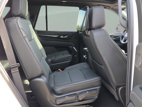 Used 2024 GMC Yukon Denali w/ Advanced Technology Package AWD/4WD image 16