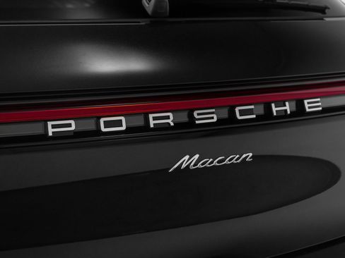 Used 2025 Porsche Macan image 17