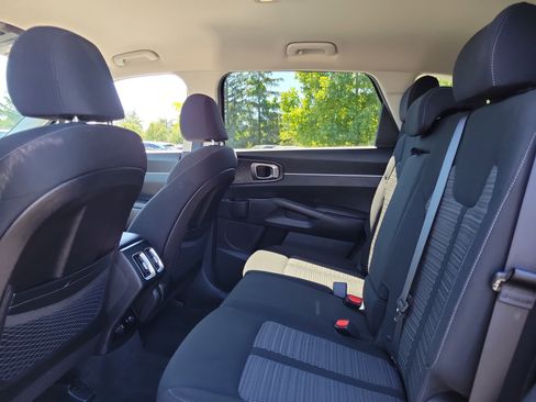 Used 2023 Kia Sorento LX image 11