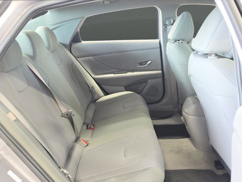 Used 2025 Hyundai Elantra SE FWD image 25