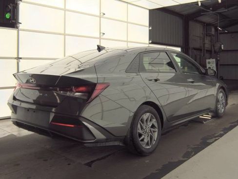 Used 2024 Hyundai Elantra SEL image 3