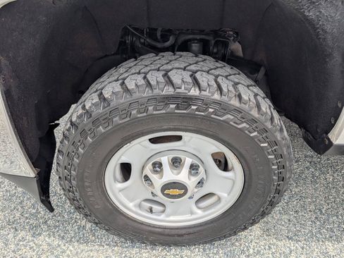 Used 2019 Chevrolet Silverado 2500 W/T AWD/4WD image 12