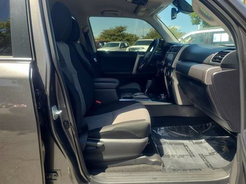 Used 2020 Toyota 4Runner SR5 AWD/4WD image 19