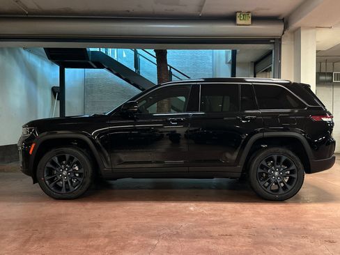 New 2026 Jeep Grand Cherokee Limited AWD/4WD image 2