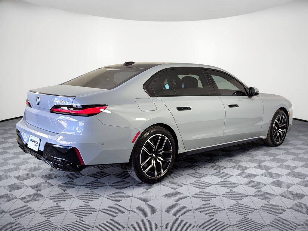Used 2023 BMW 760i xDrive AWD/4WD image 9