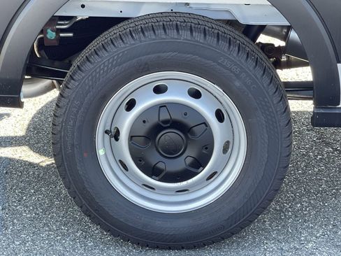 New 2025 Ford Transit 250 148 Medium Roof image 11