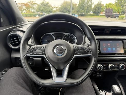 Used 2020 Nissan Kicks S FWD image 9