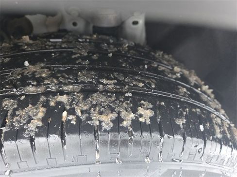 Certified 2022 Ford Explorer XLT w/ Equipment Group 202A image 31