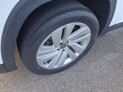 Used 2022 Volkswagen Atlas Cross Sport SE w/ Panoramic Sunroof Package FWD image 5