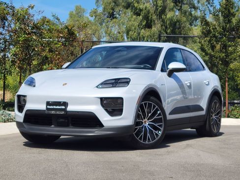 Used 2025 Porsche Macan Electric image 1